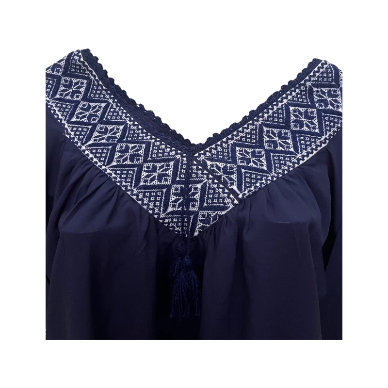 Blusa María azul bordada