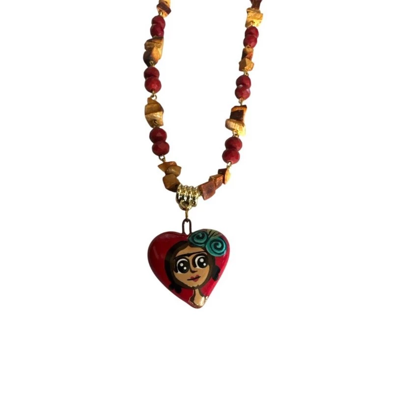 Collar con dije corazón rojo
