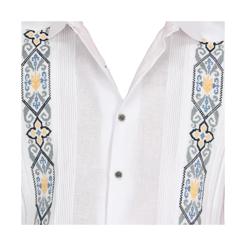 Guayabera Camasha modelo Matiari